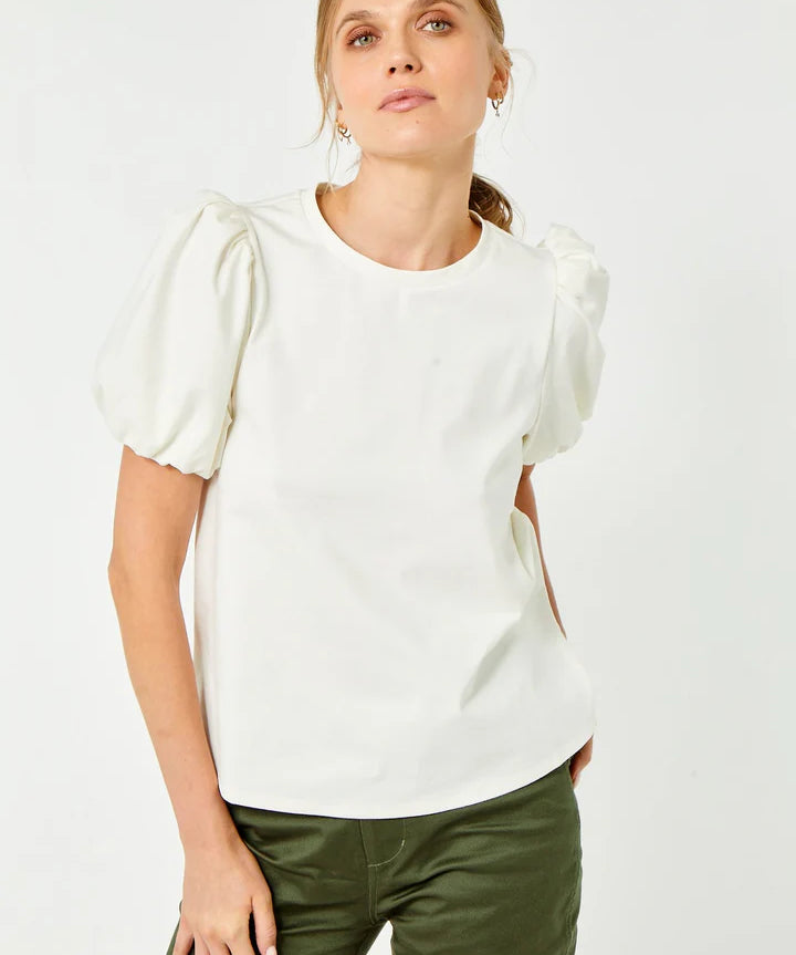 Noemie Tee